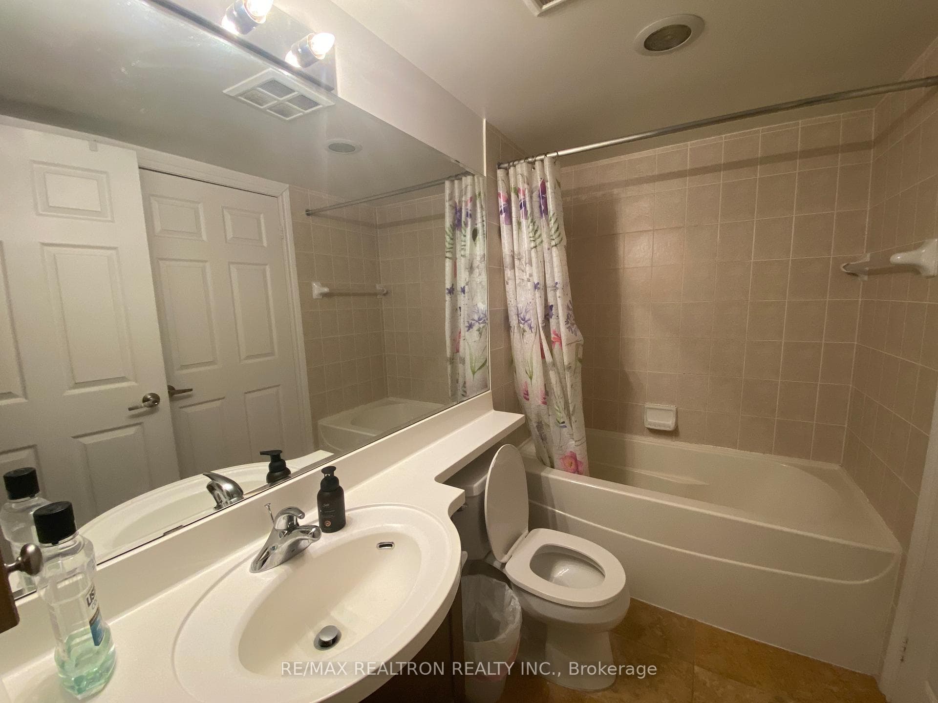763 Bay Street Unit 415 photo 6