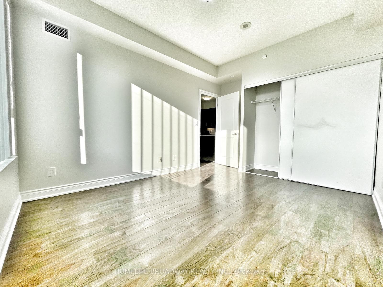 325 South Park Road Unit 905 photo 5