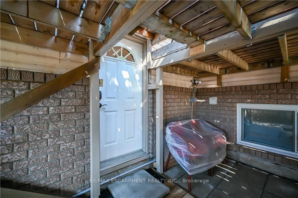 296 WINTERBERRY Drive Unit LOWER photo 39