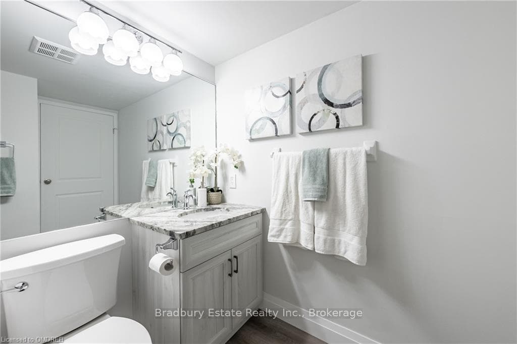 10 QUEENS Quay Unit 702 photo 20