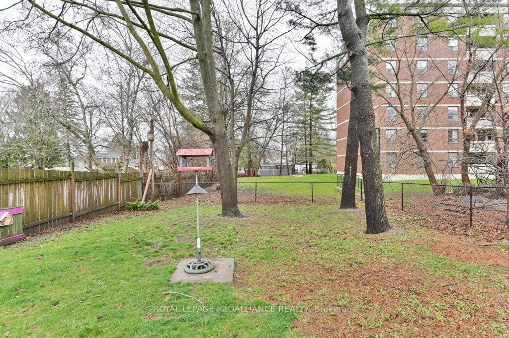 184 Bleecker Avenue photo 33