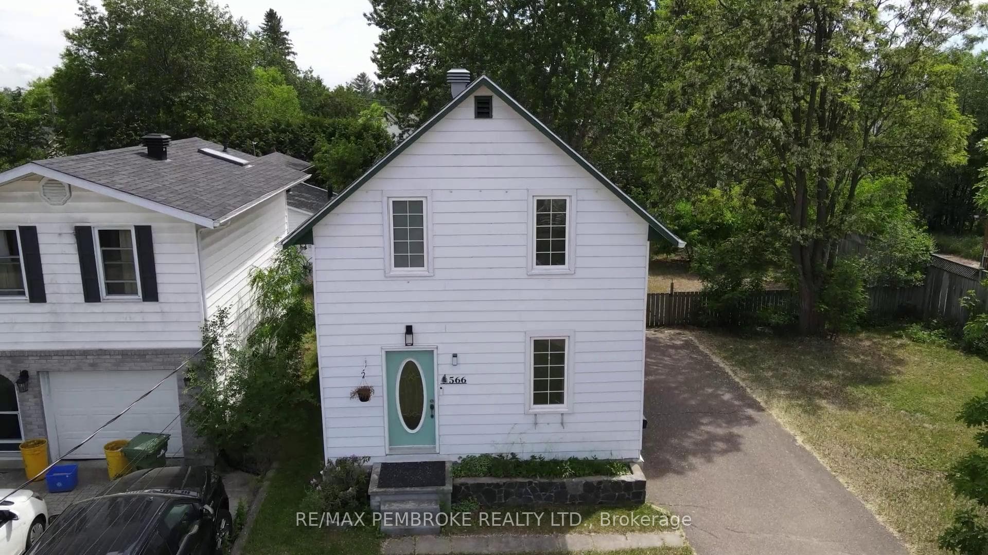 566 Perth Street photo 7