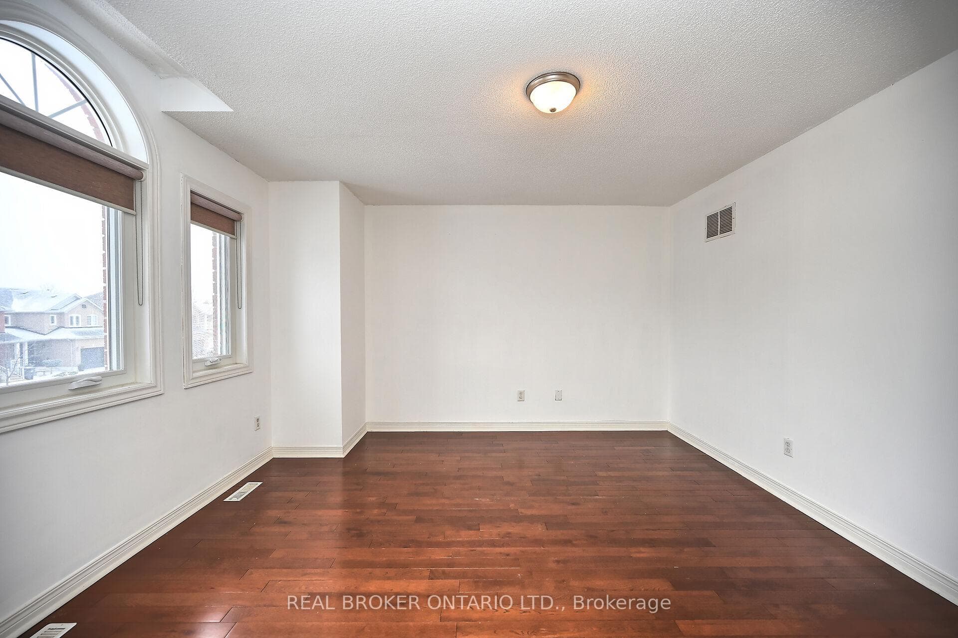 350 Oaktree Circle photo 22