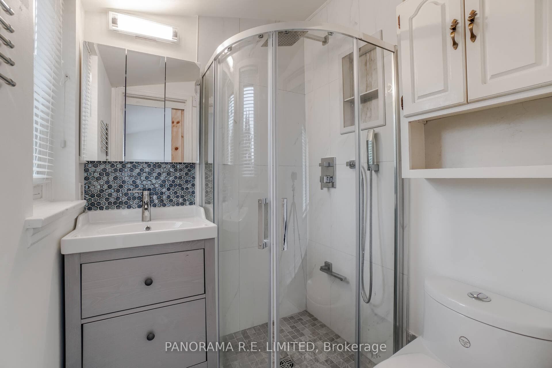 395 Burnhamthorpe Road photo 11