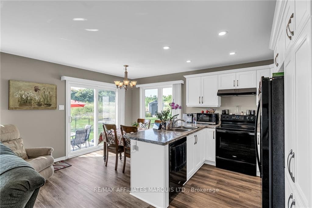 2184 BURKE Avenue photo 14
