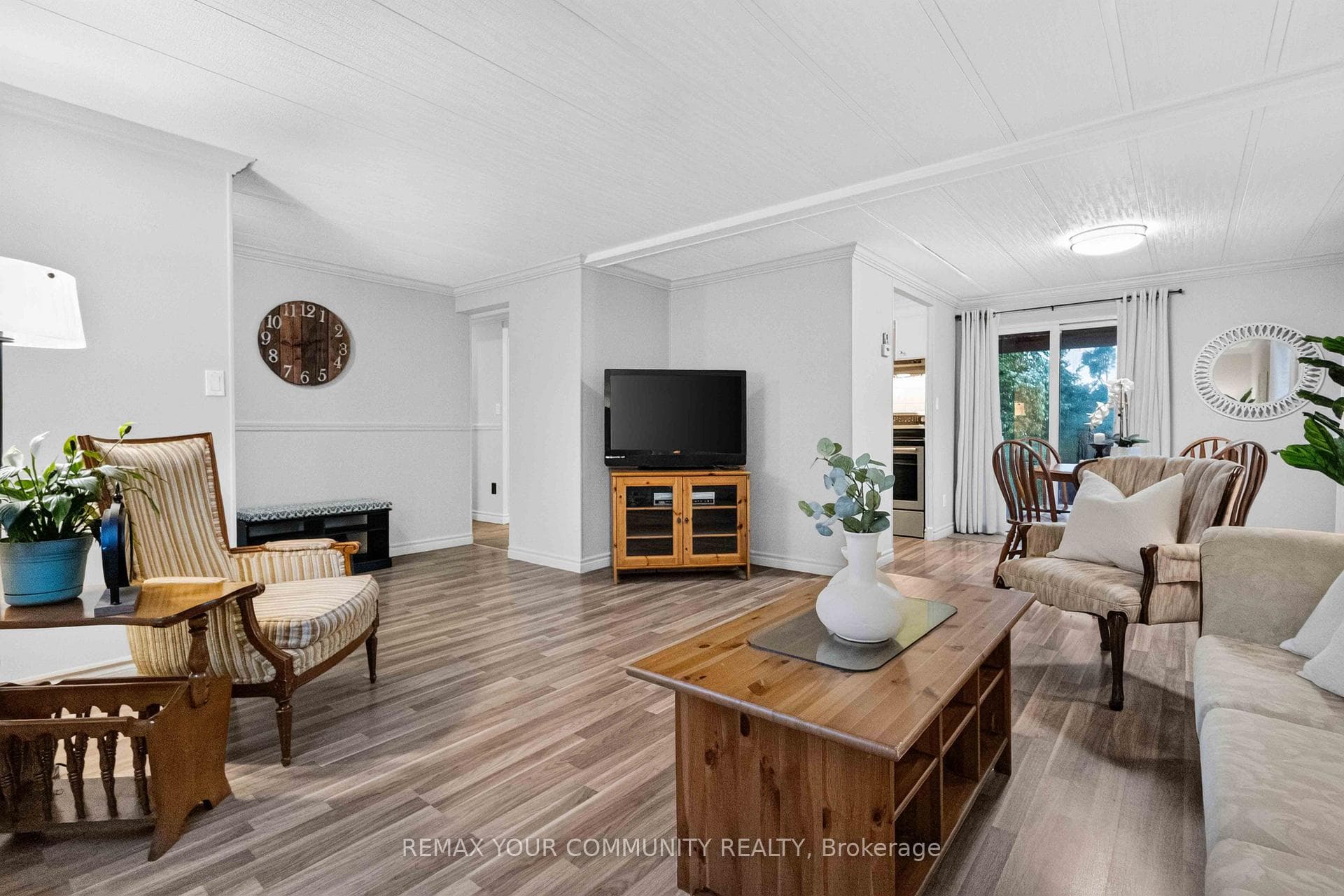 165 Roxanna Drive photo 8