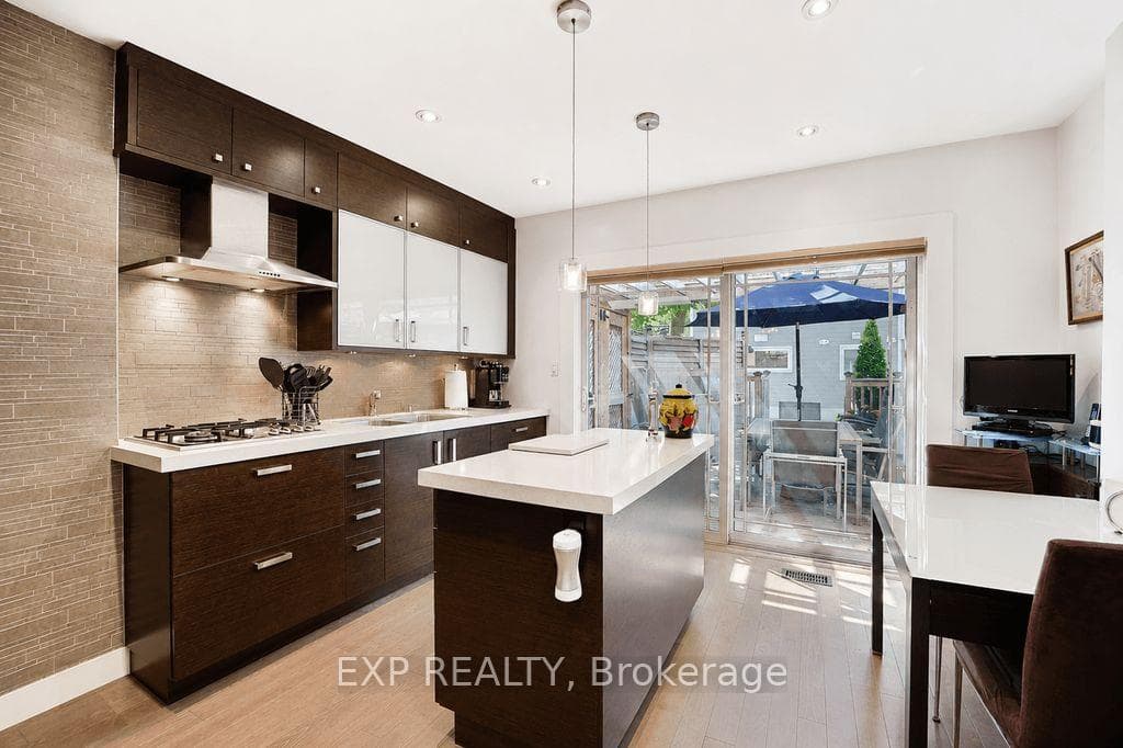 379 Davisville Avenue photo 22
