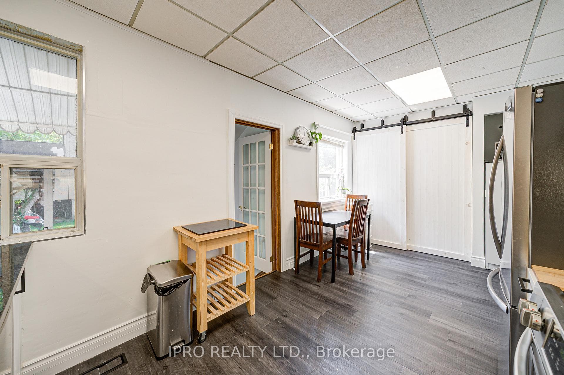 287 Queensdale Avenue photo 18