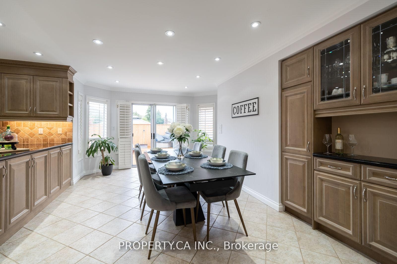 204 Beverley Glen Boulevard photo 10