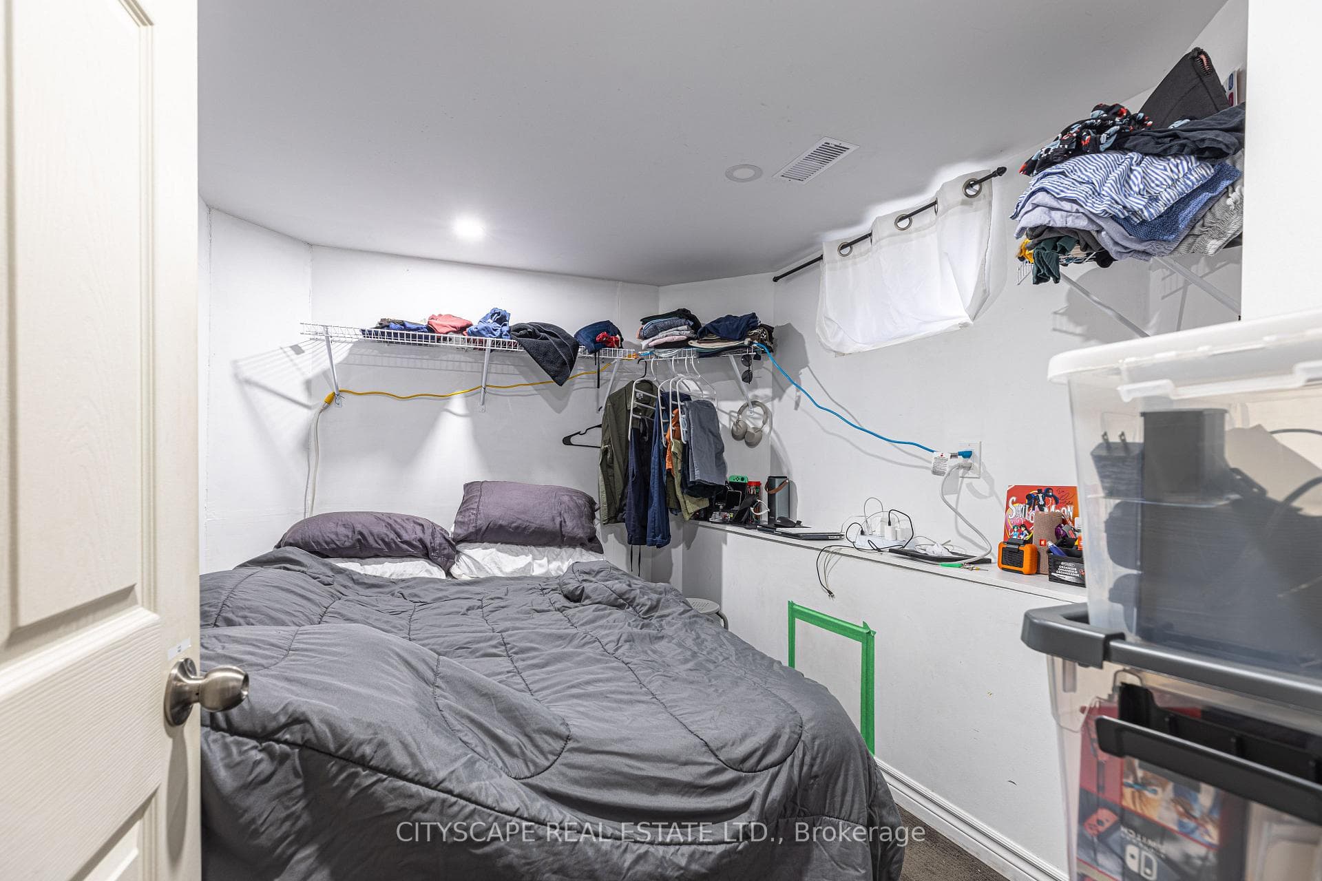 452 Adelaide Street photo 23