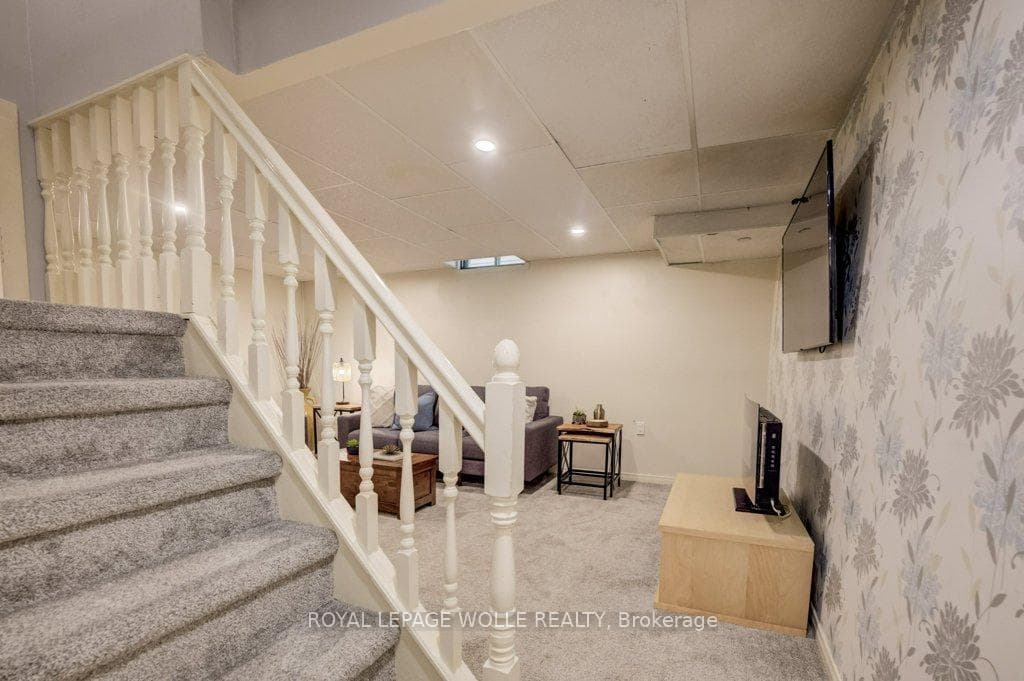 106 Parkland Crescent photo 25