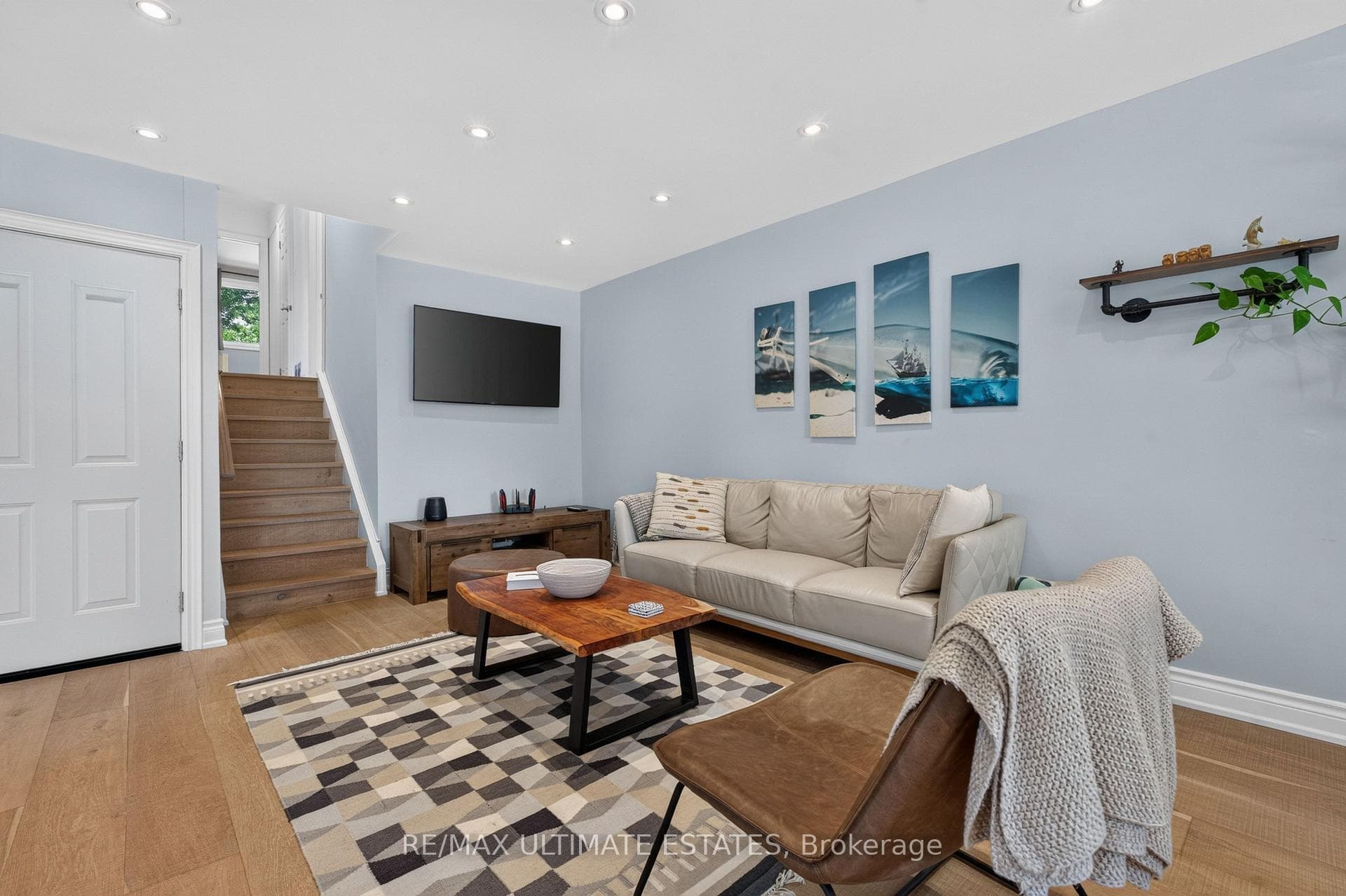 325 Goldenwood Road photo 5
