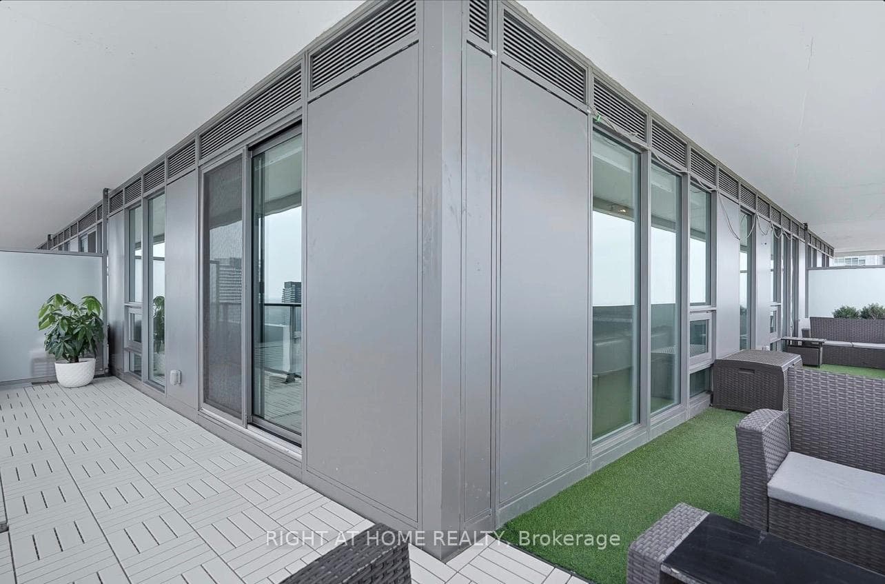 2221 Yonge Street Unit 3109 photo 22