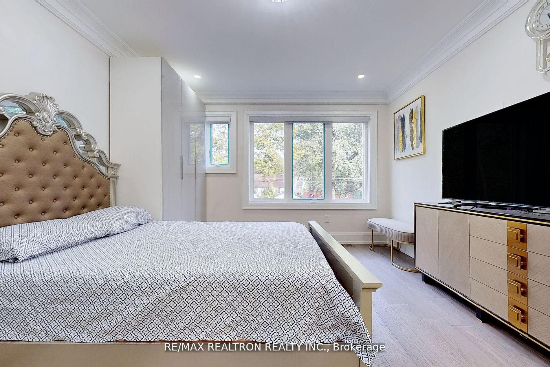 55 Harewood Avenue photo 18
