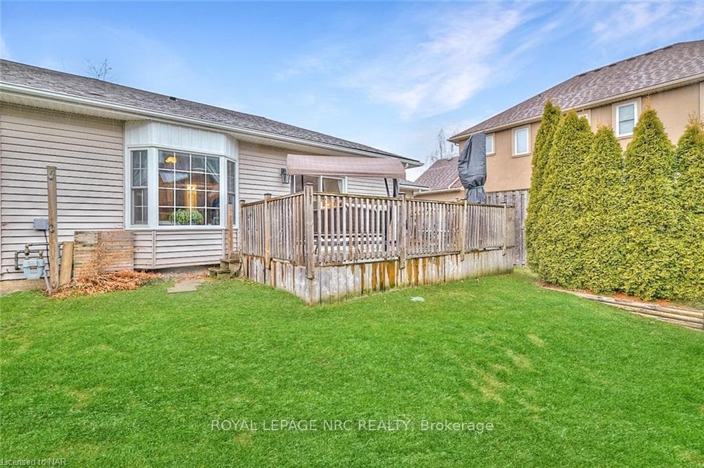 608 SIMCOE Street Unit 13 photo 30