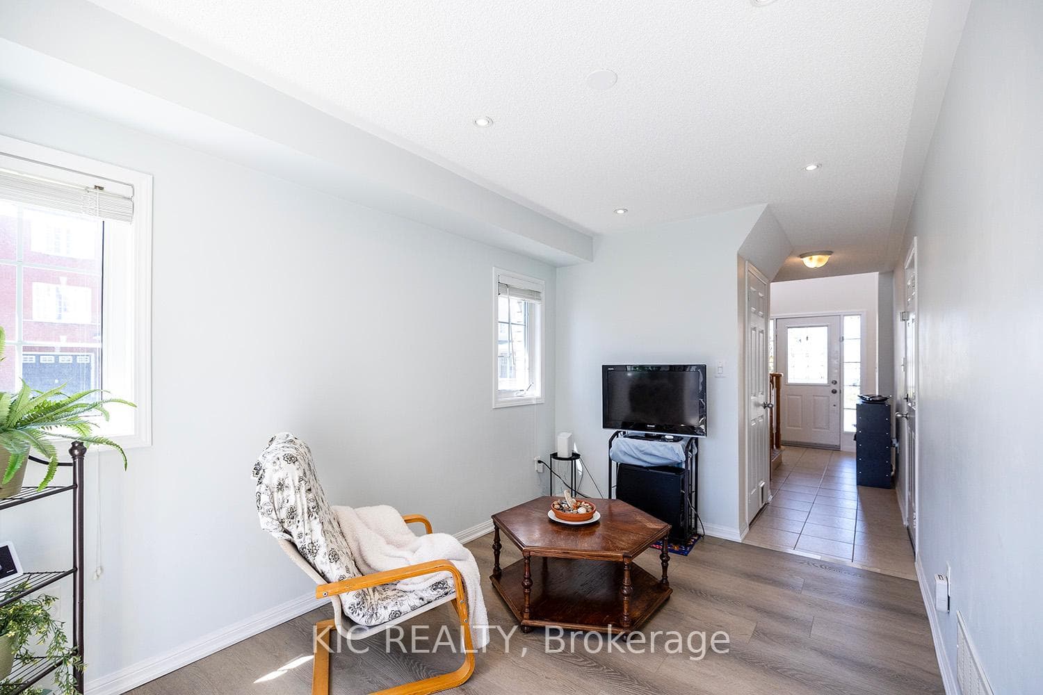 899 Bourne Crescent photo 28