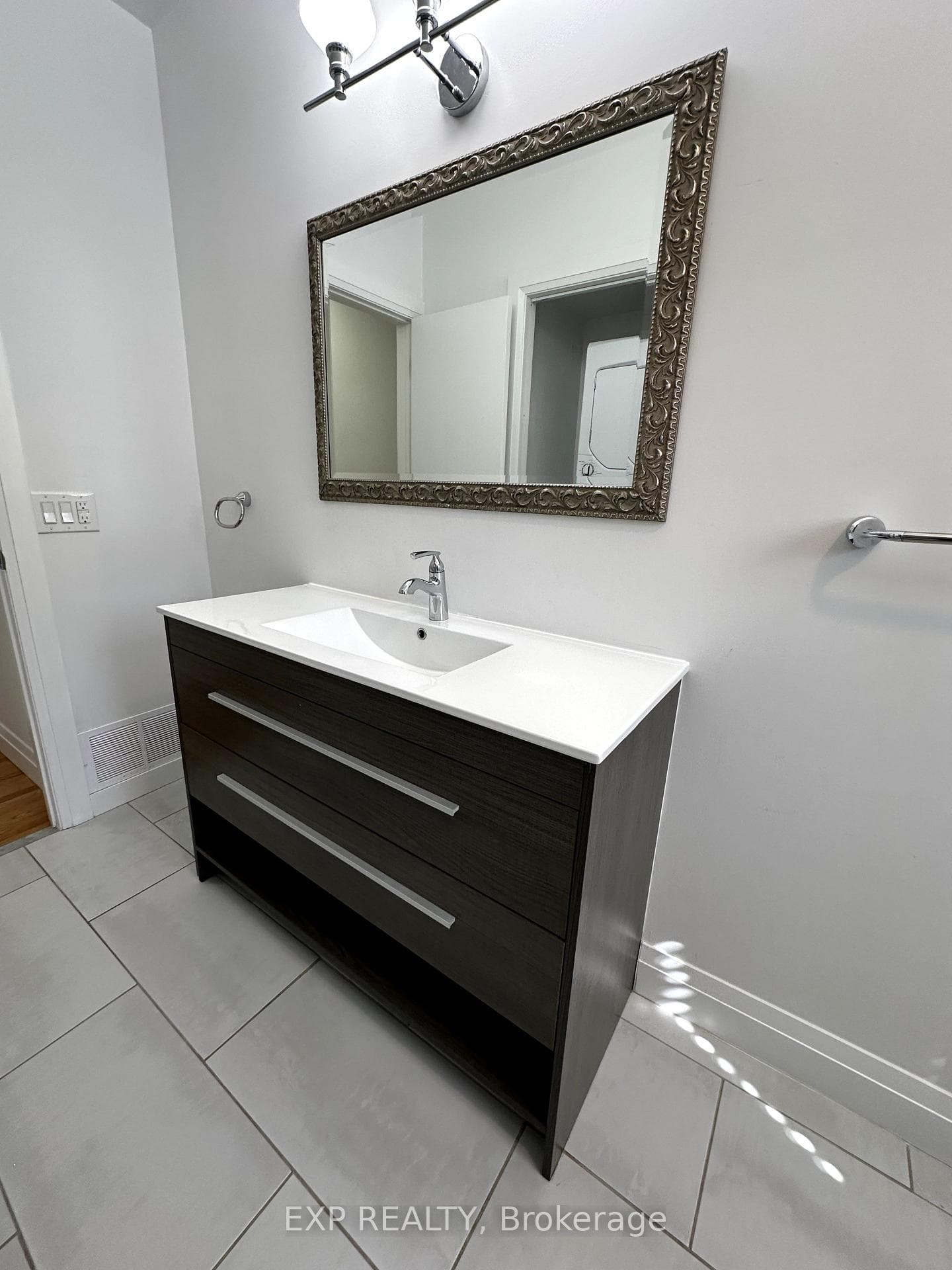 467 Silverthorn Avenue Unit 1 photo 4