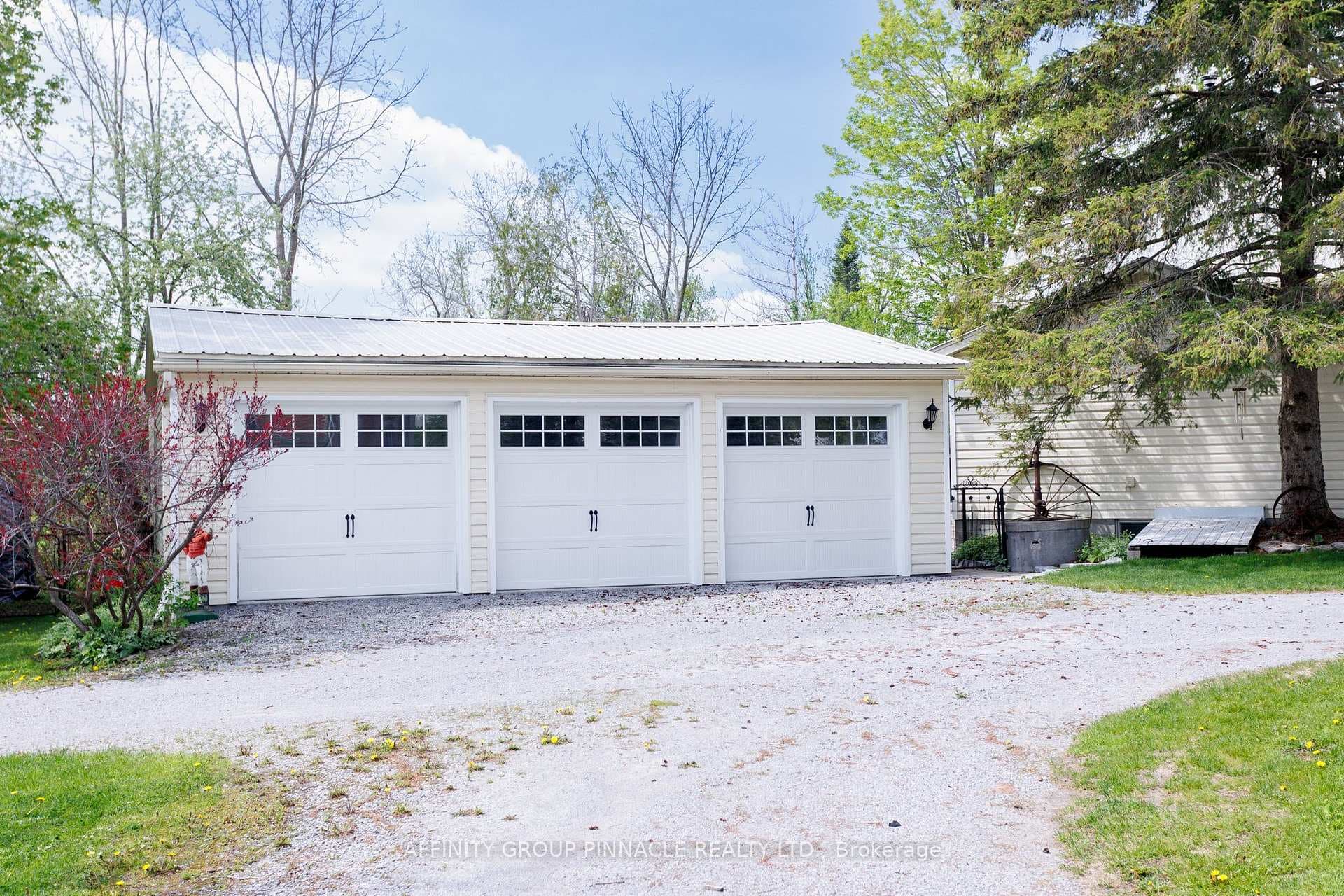 145 King Street photo 6