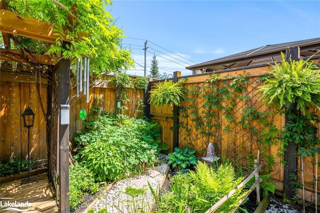 209 HUTCHINSON Drive photo 43