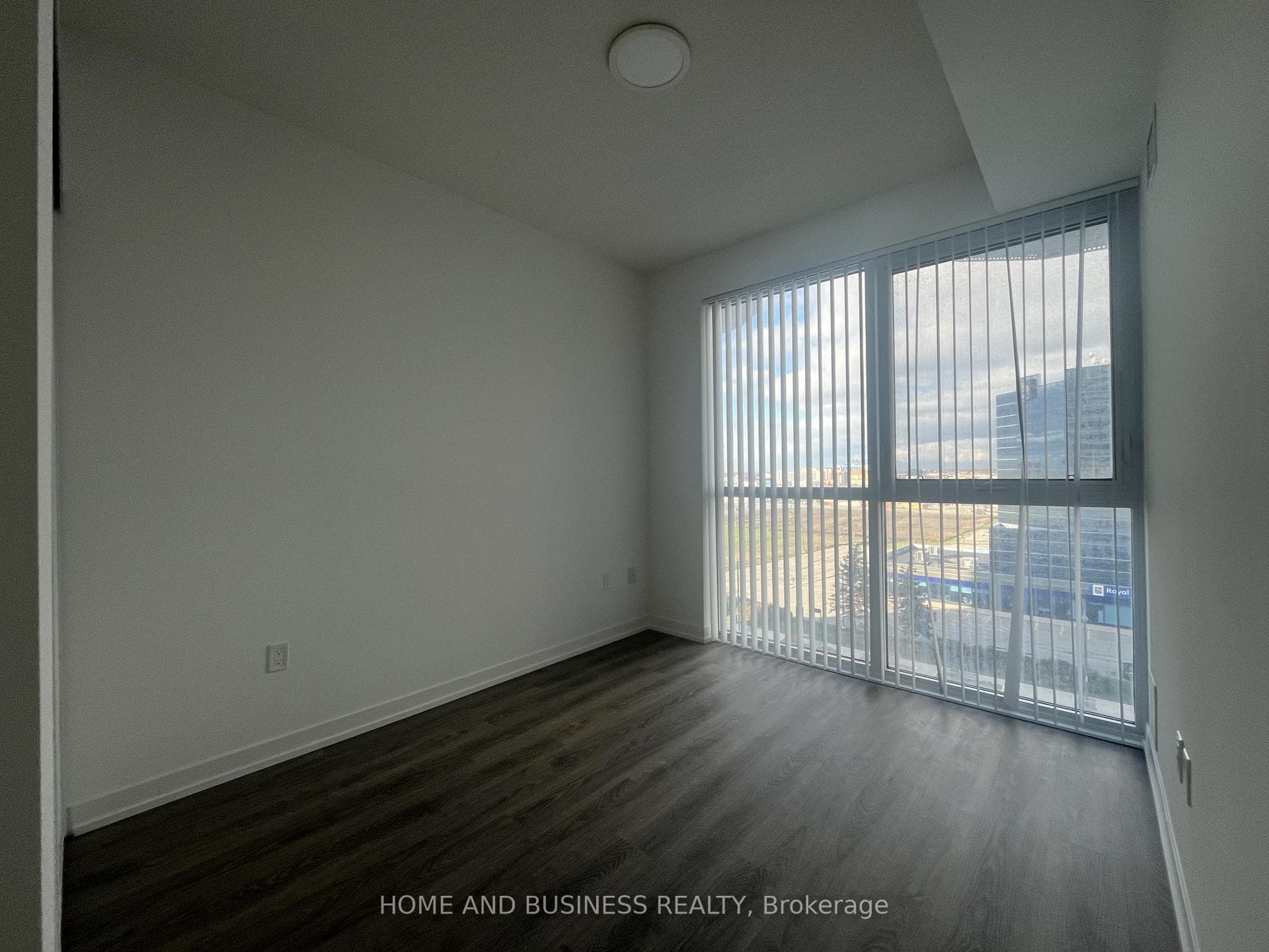 8 Interchange Way Unit 703 photo 10