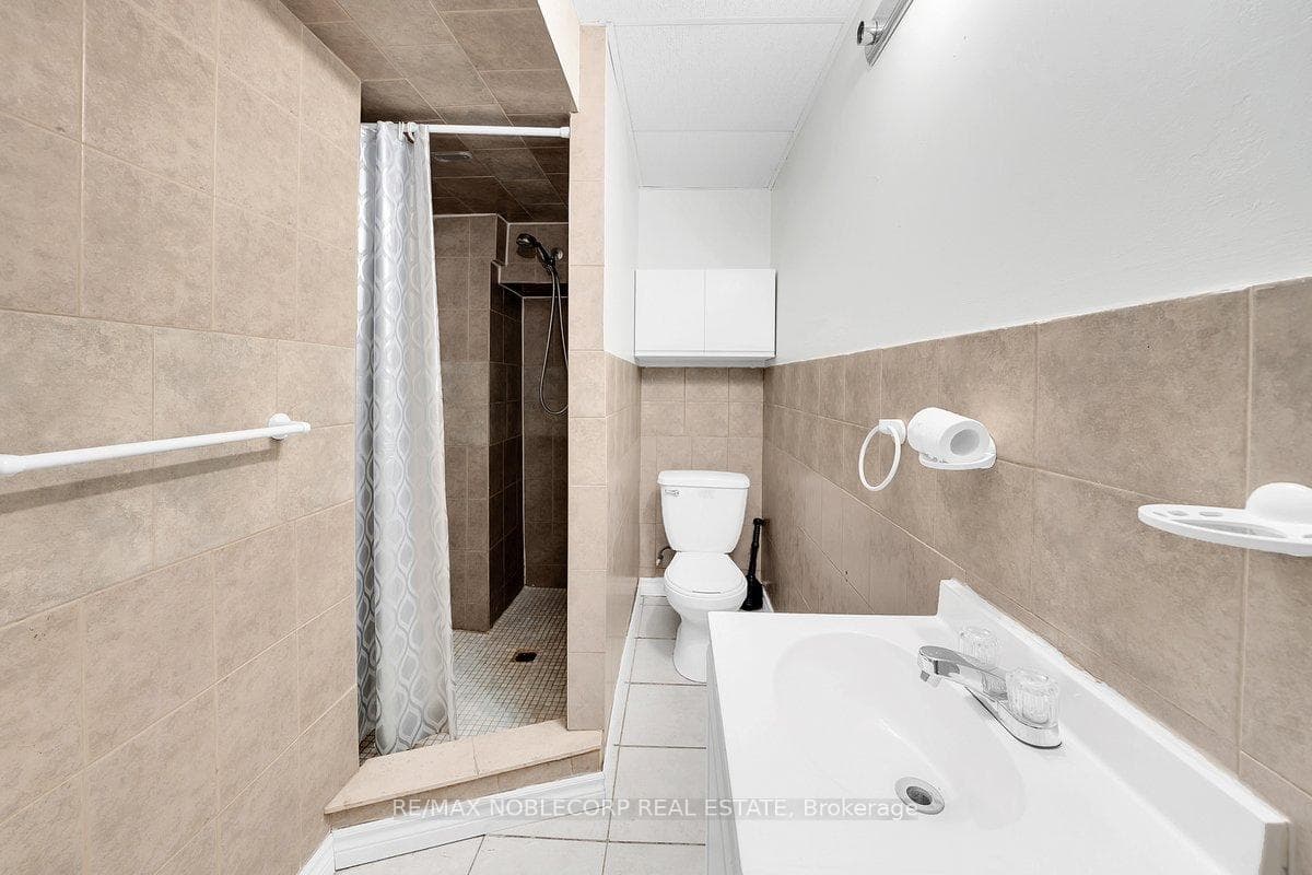 66 Stoneybrook Crescent photo 37