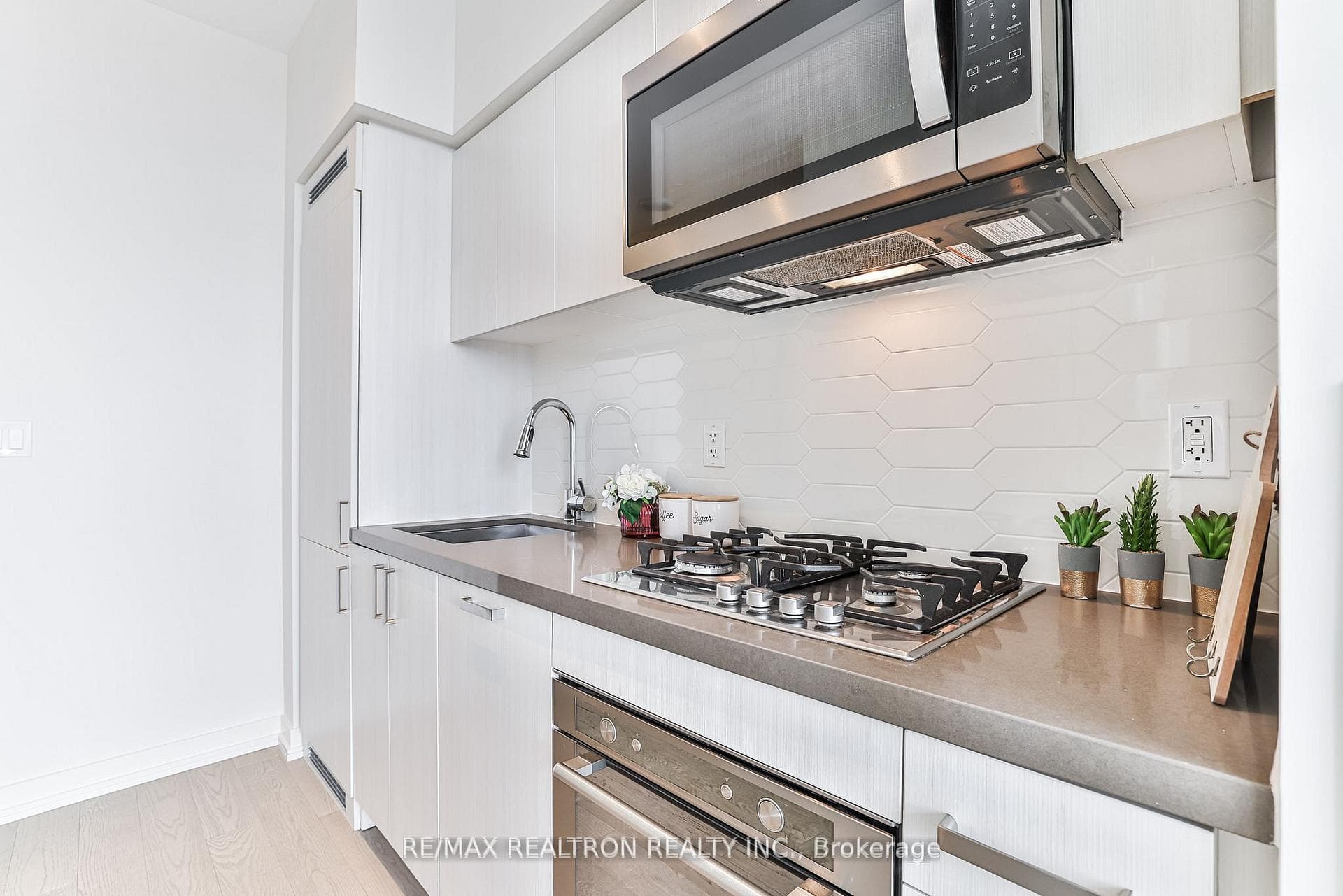 501 St Clair Avenue Unit 618 photo 10
