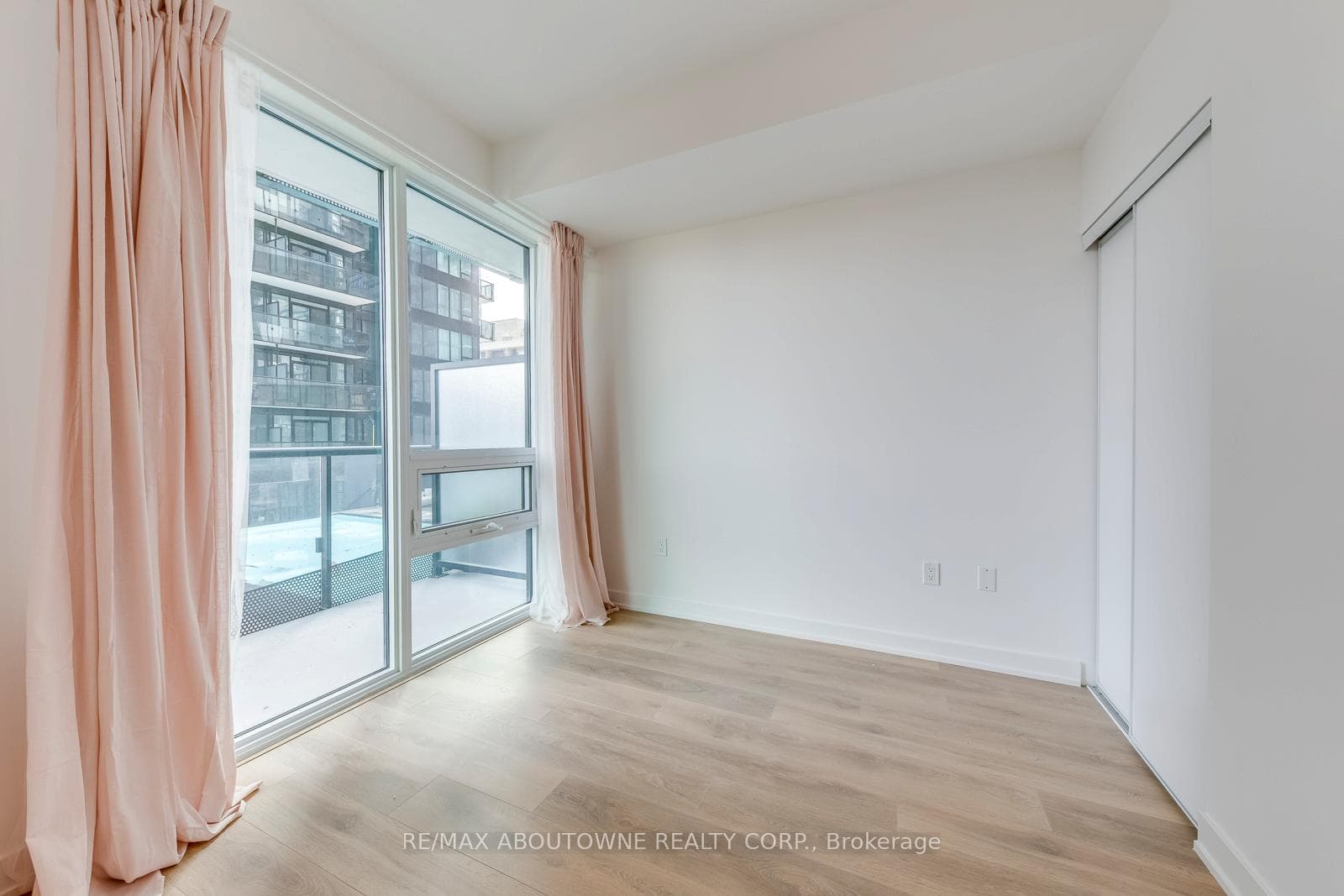 117 broadway Avenue Unit 1012 photo 14