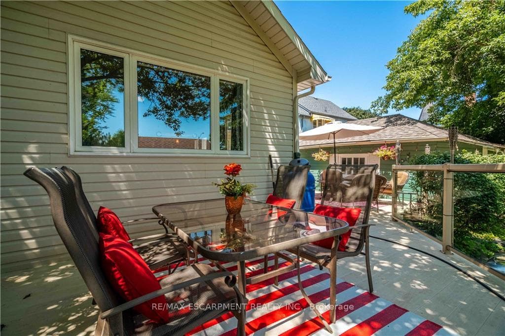 4277 William Street photo 34