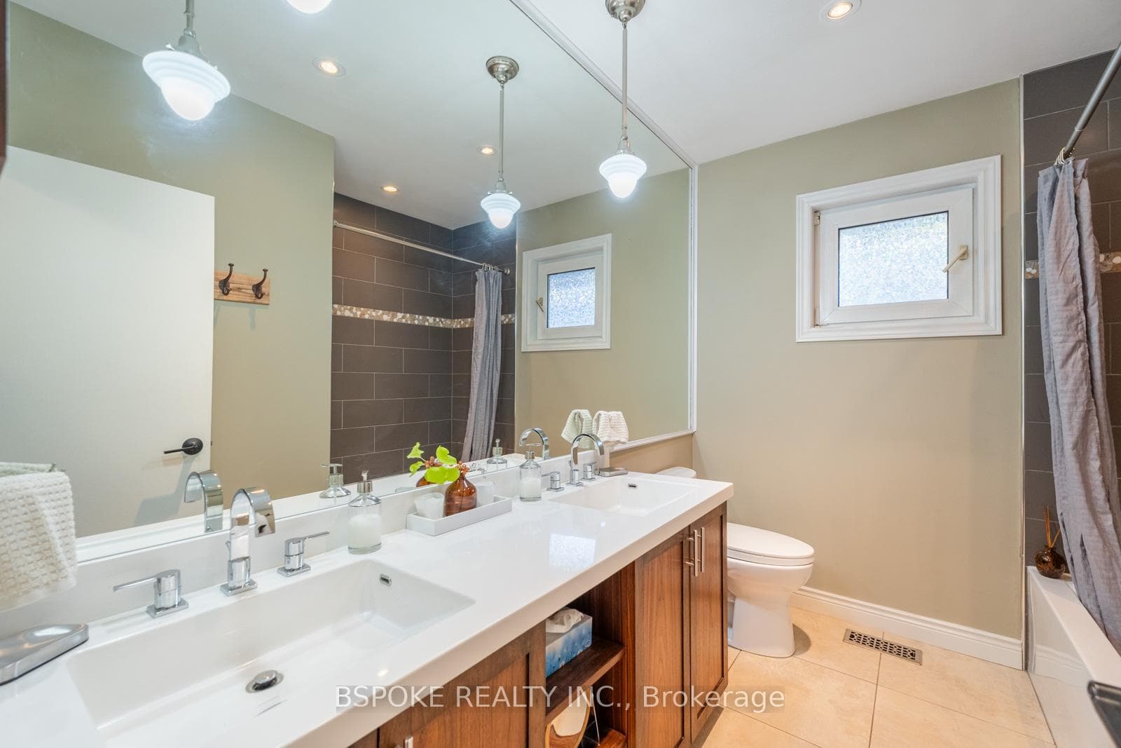 76 Princess Margaret Boulevard photo 29