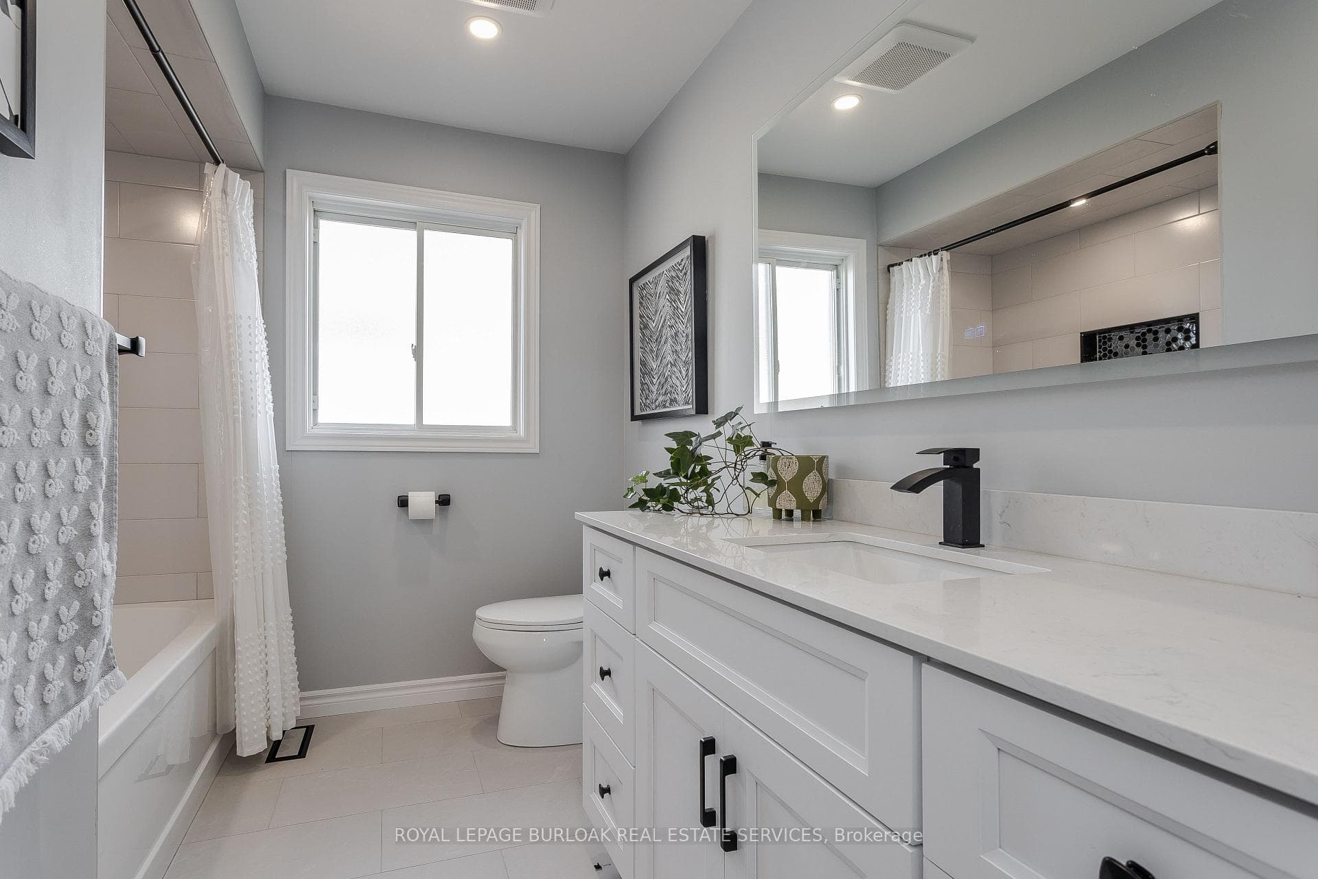 2412 Baxter Crescent photo 26