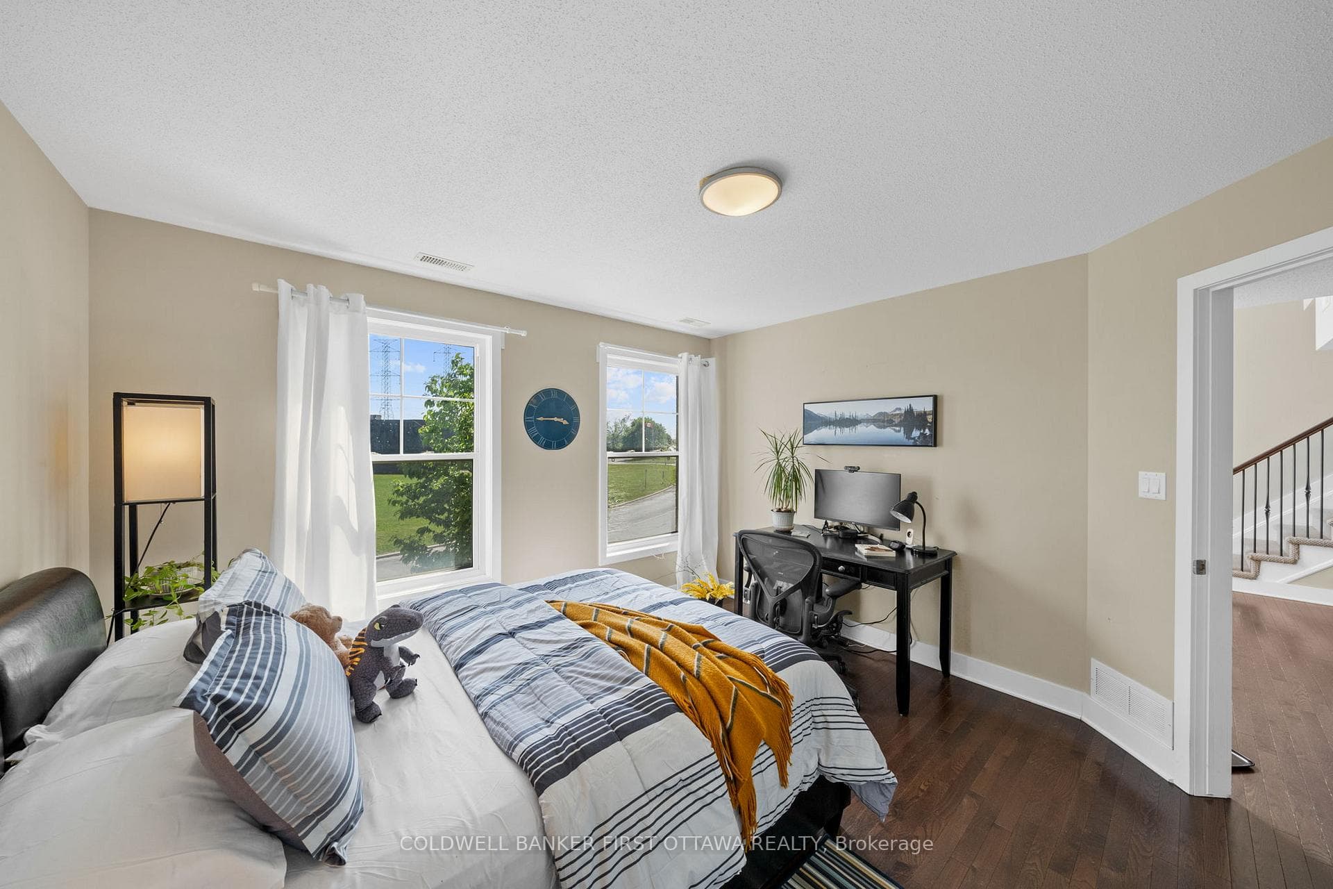 75C COLONNADE Road photo 14