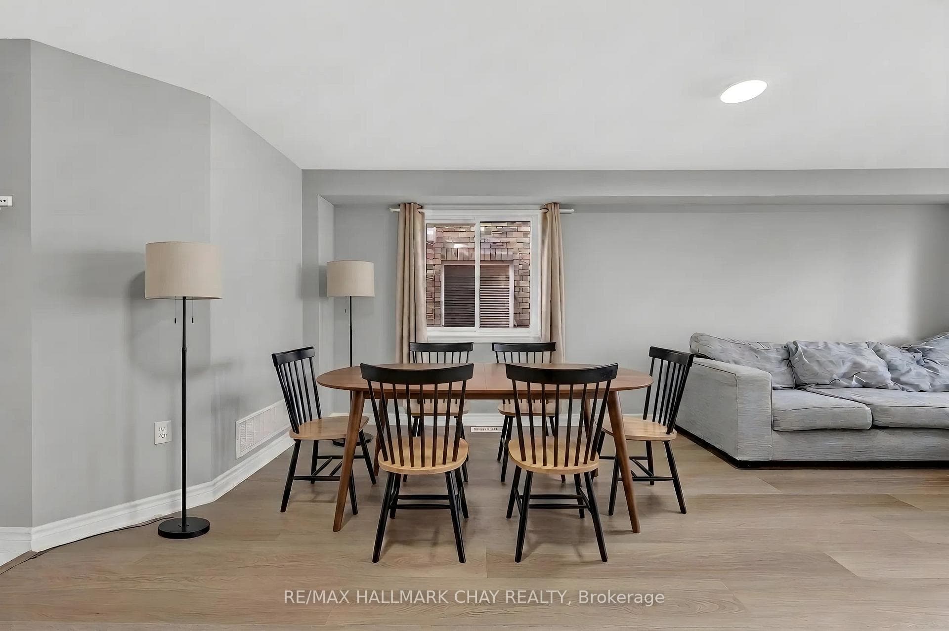 37 Majesty Boulevard photo 12