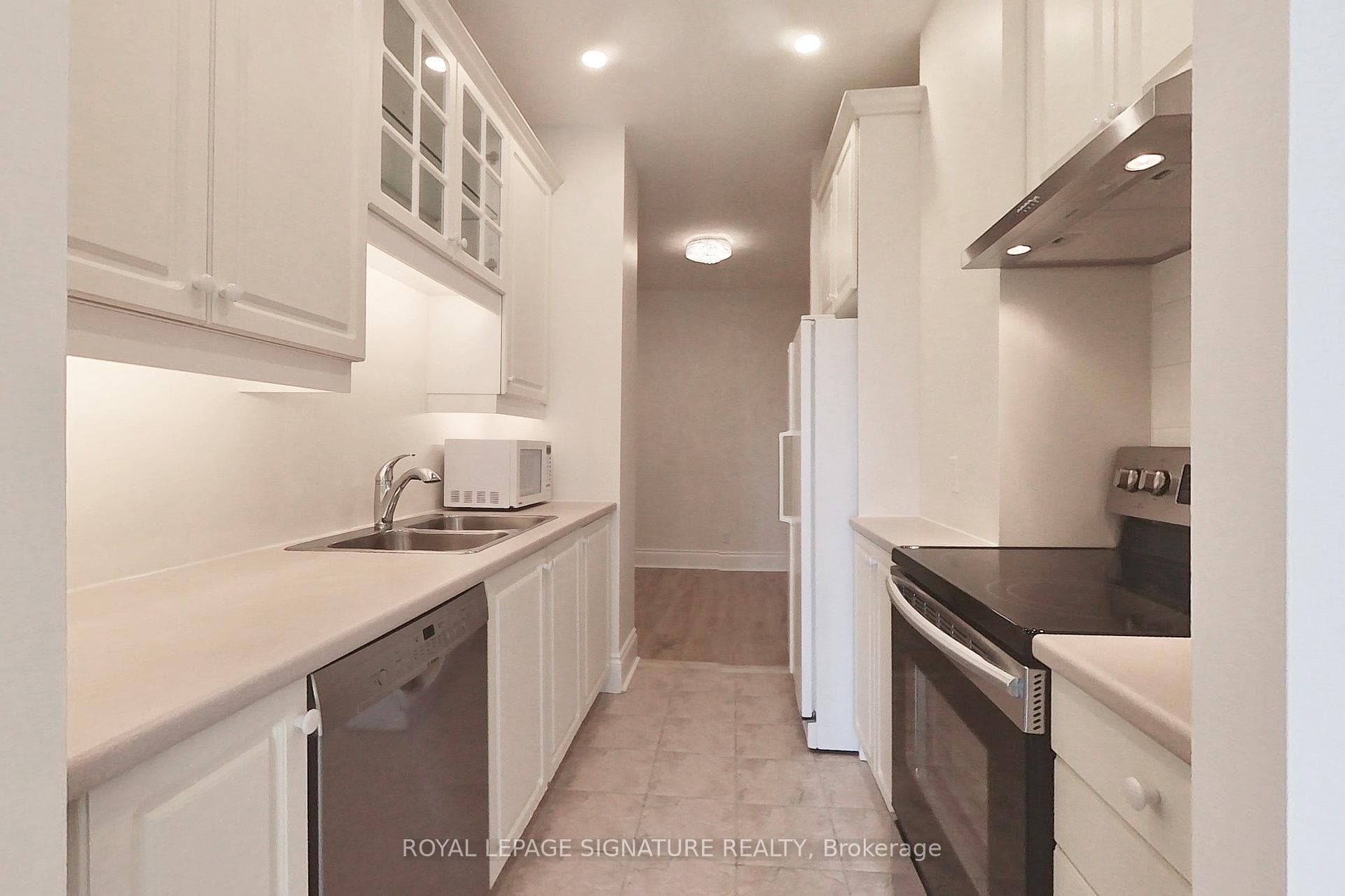 102 Bloor Street Unit 810 photo 9