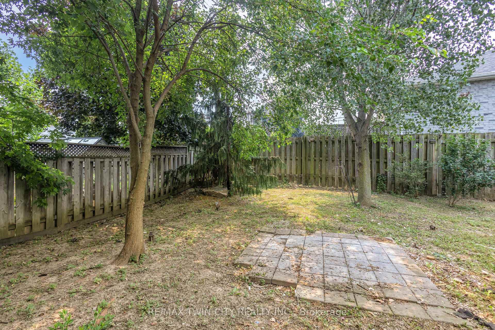 4 Dowden Avenue photo 42