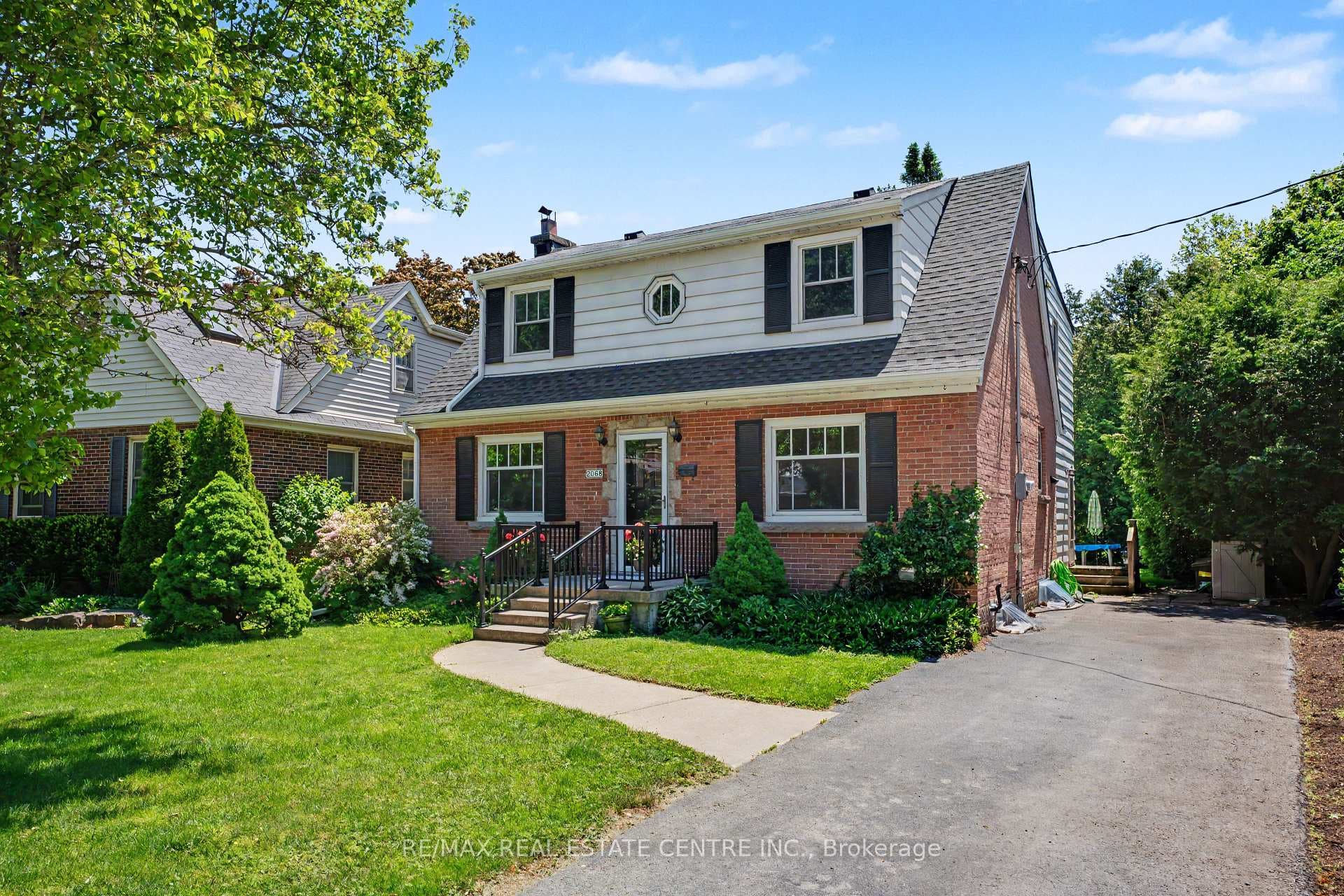 2068 Wellington Avenue photo 1
