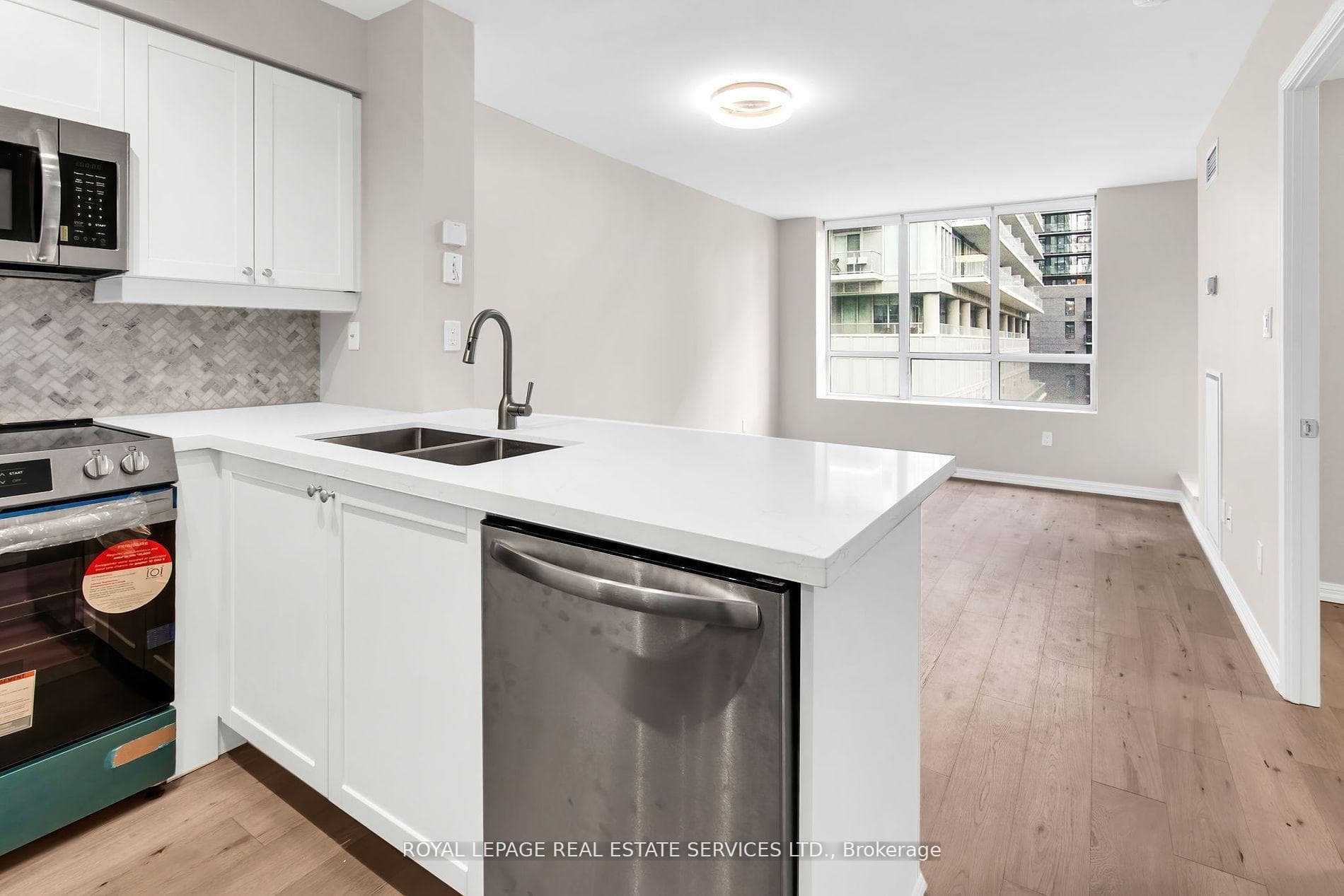 188 Redpath Avenue Unit 707 photo 5
