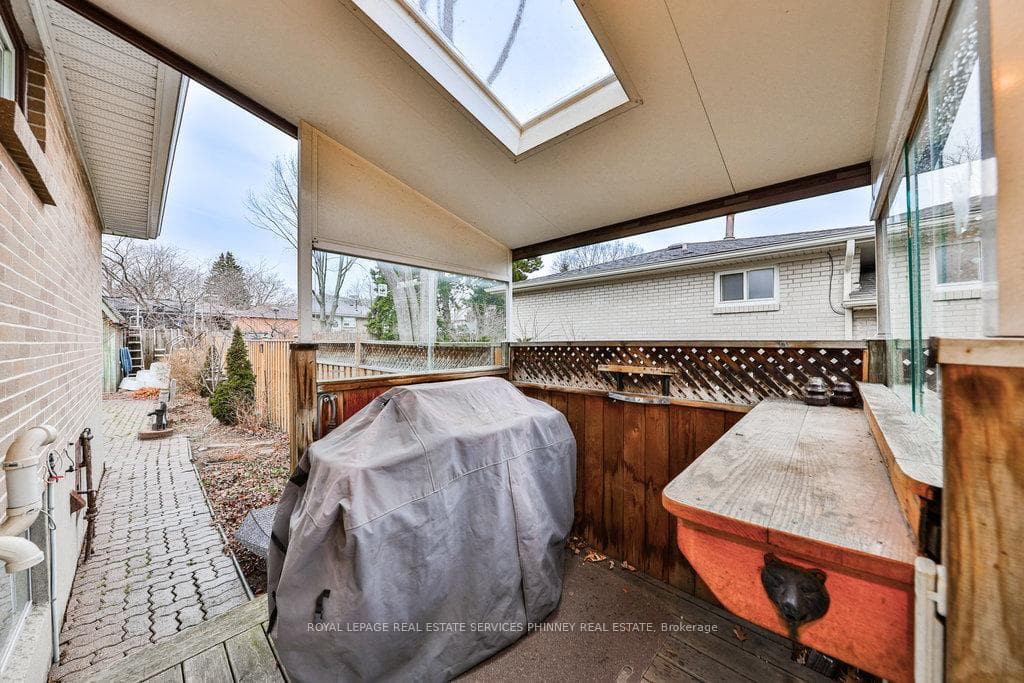 1037 Franconia Drive photo 32