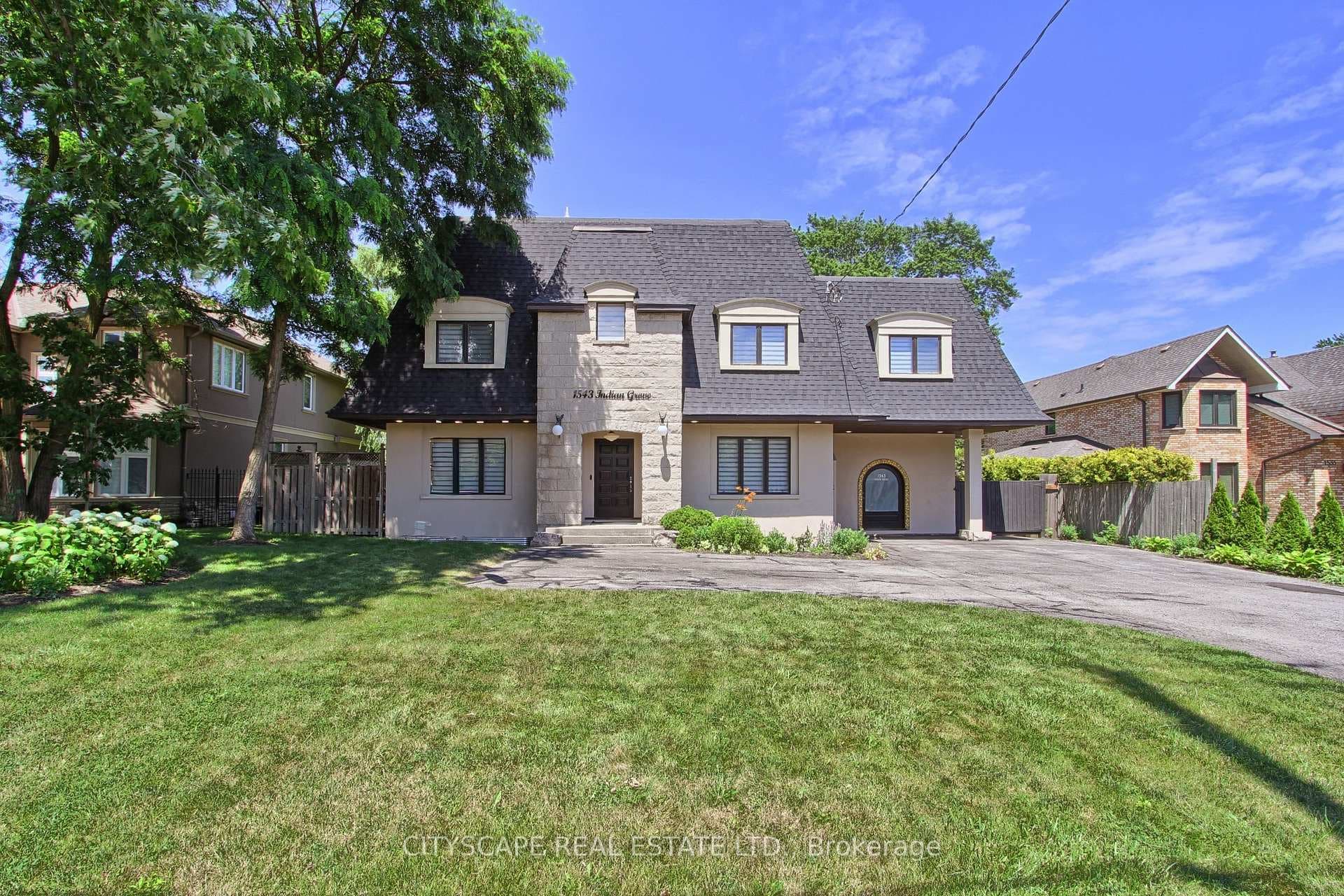 1543 Indian Grove photo 1