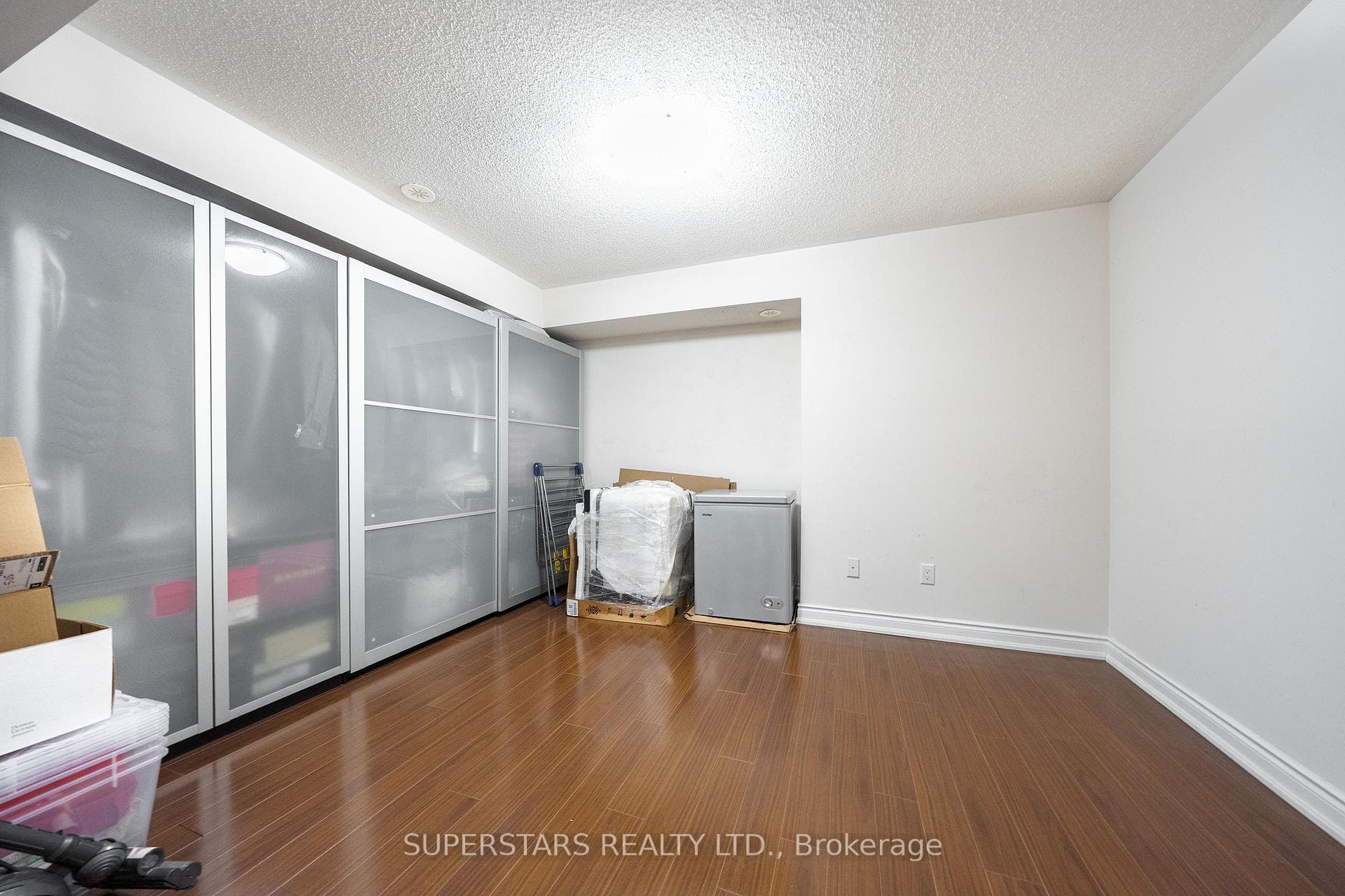 261 South Park Road photo 32