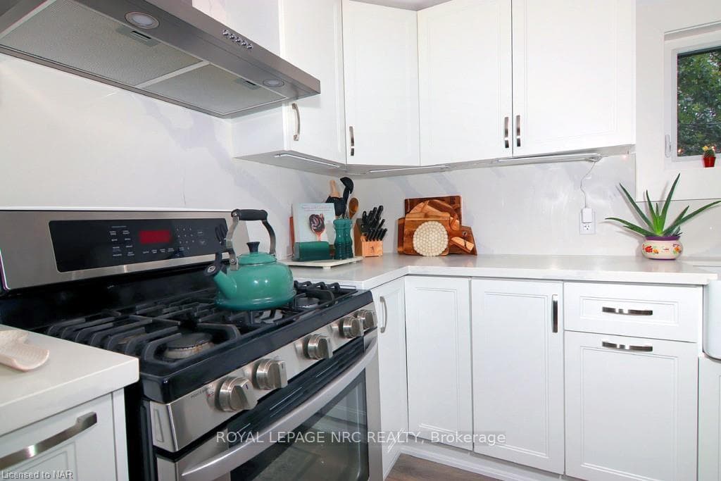 216 HENRIETTA Street photo 15