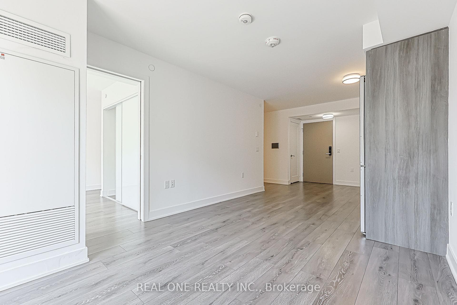 585 Bloor St East Street Unit 821 photo 14