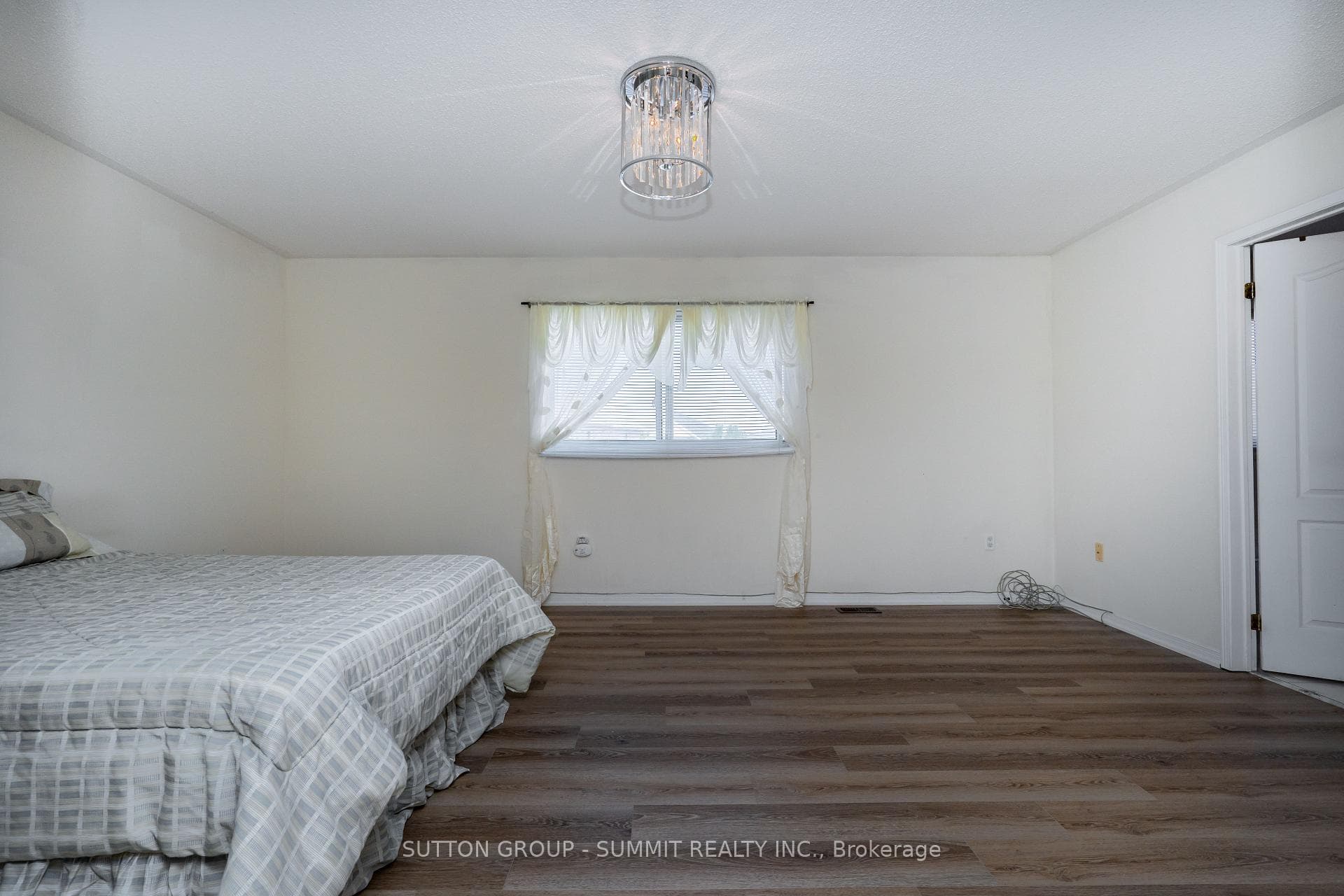 64 KNIGHTSWOOD Crescent photo 19