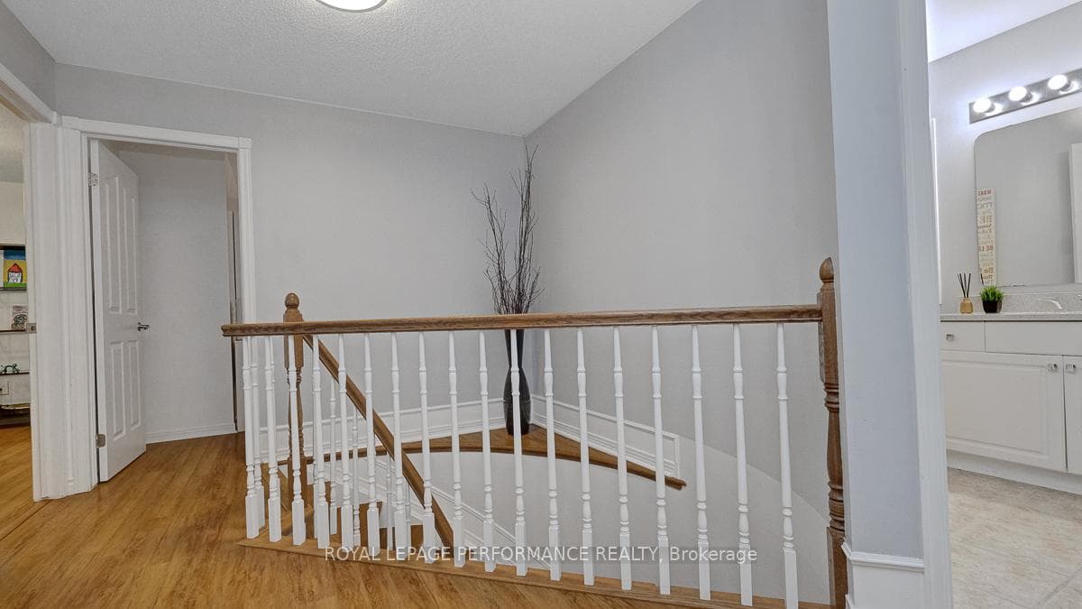 40 Rivergreen Crescent photo 14