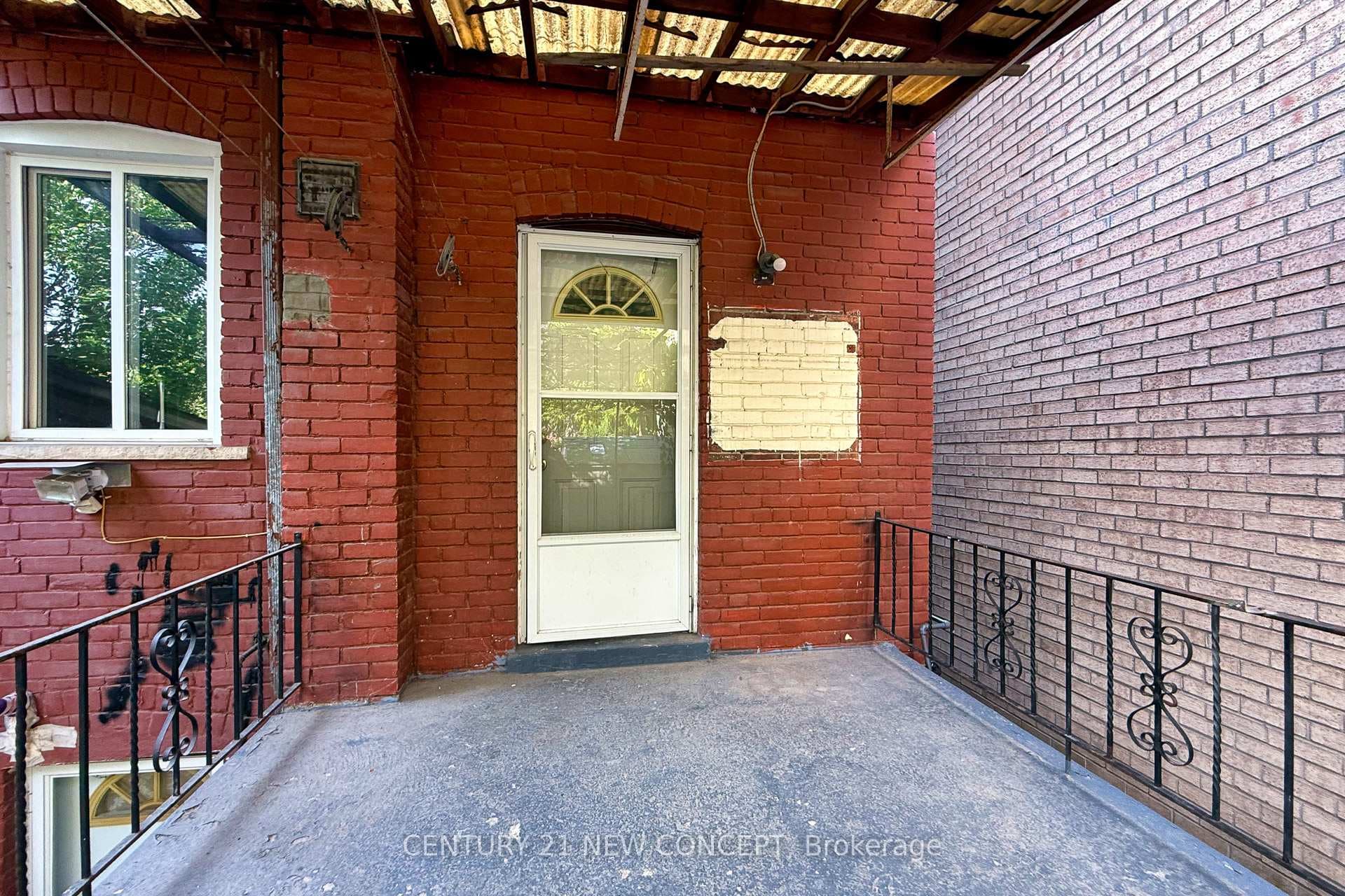 1113 Dufferin Street photo 38