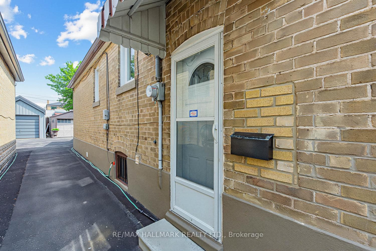 40 Bowie Avenue photo 35