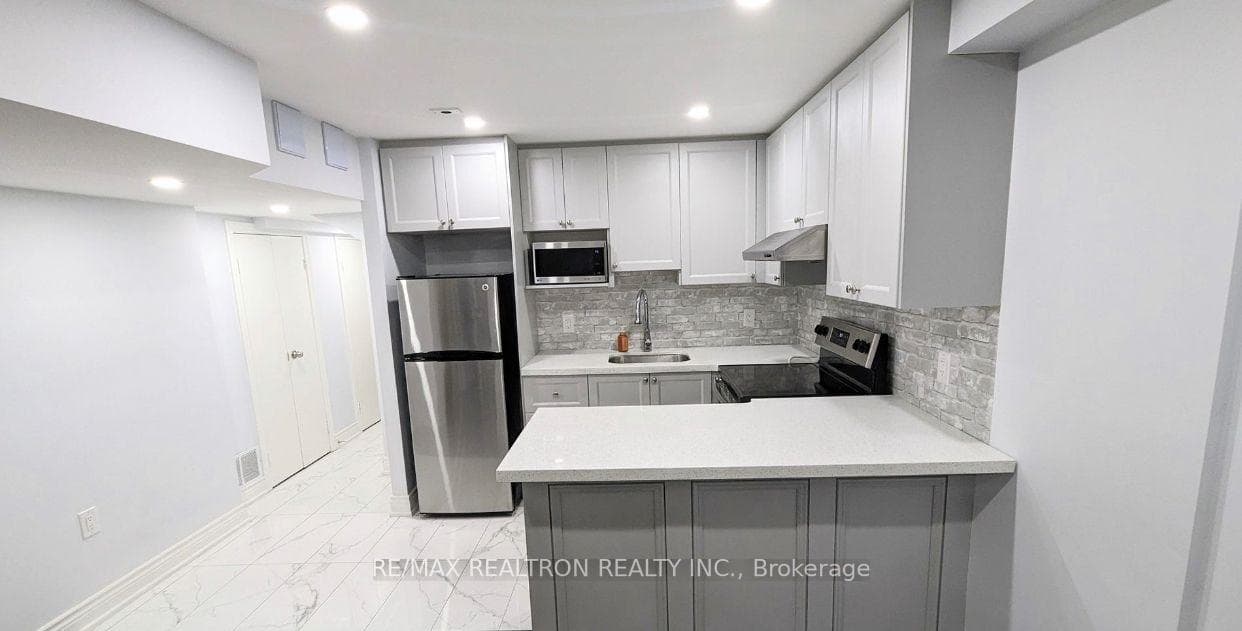 109 Carrera Boulevard Unit Lower photo 5