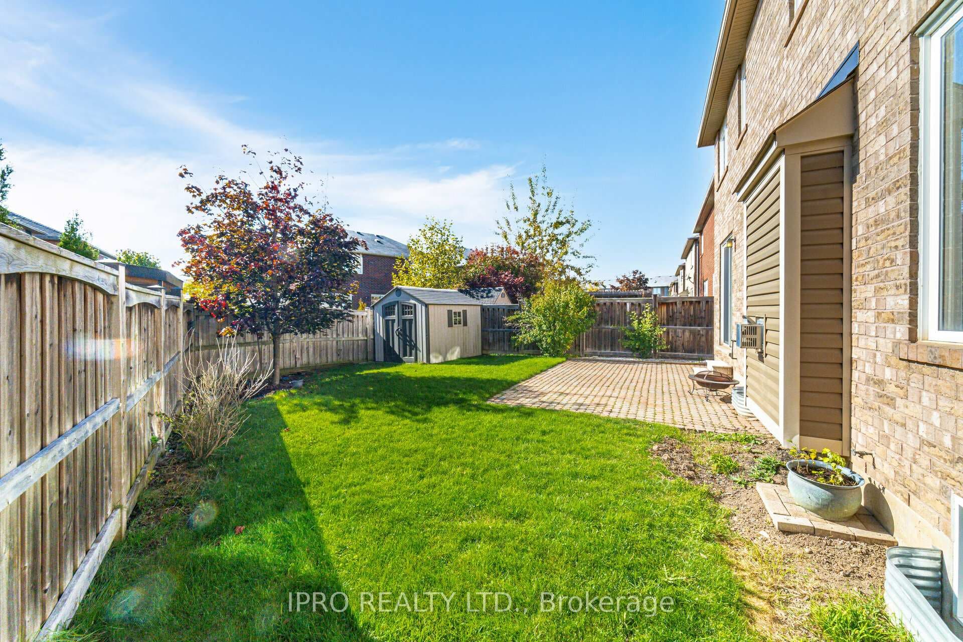 974 Seivert Place photo 40