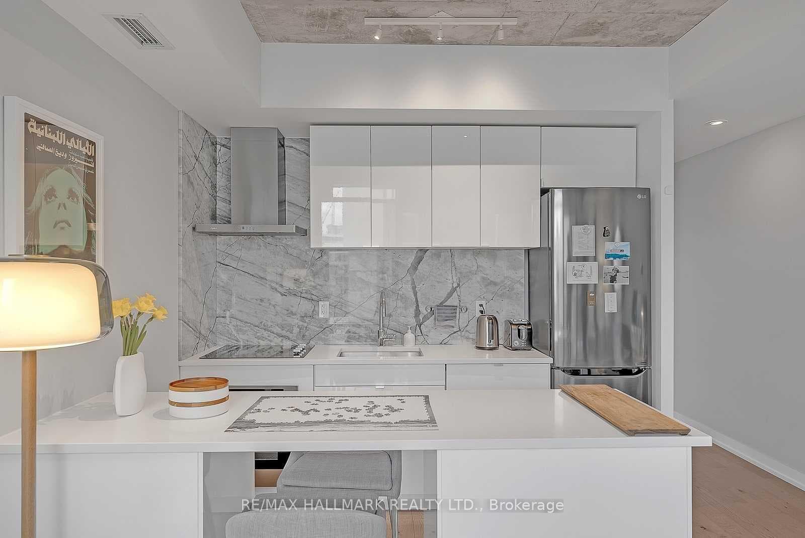 461 Adelaide Street Unit 835 photo 4