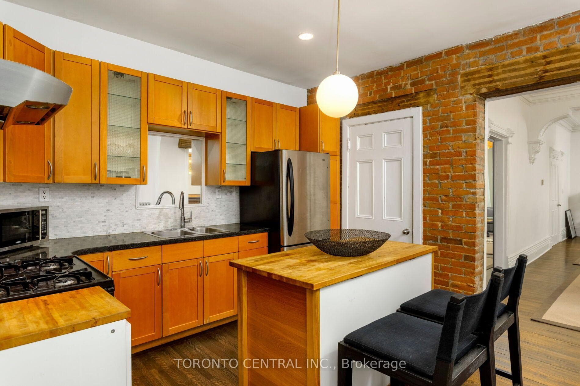 24 Manning Avenue photo 10
