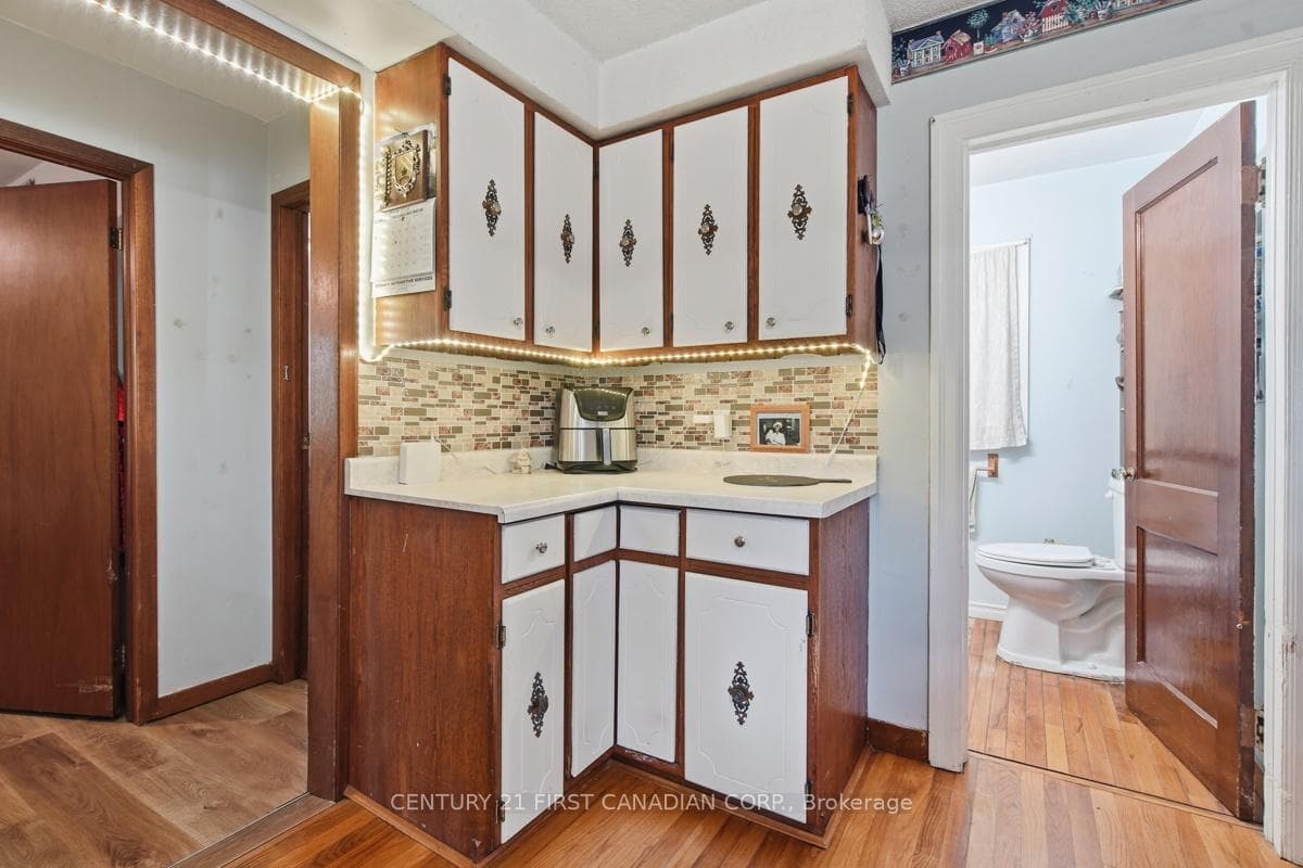 142 Frederic Street photo 17